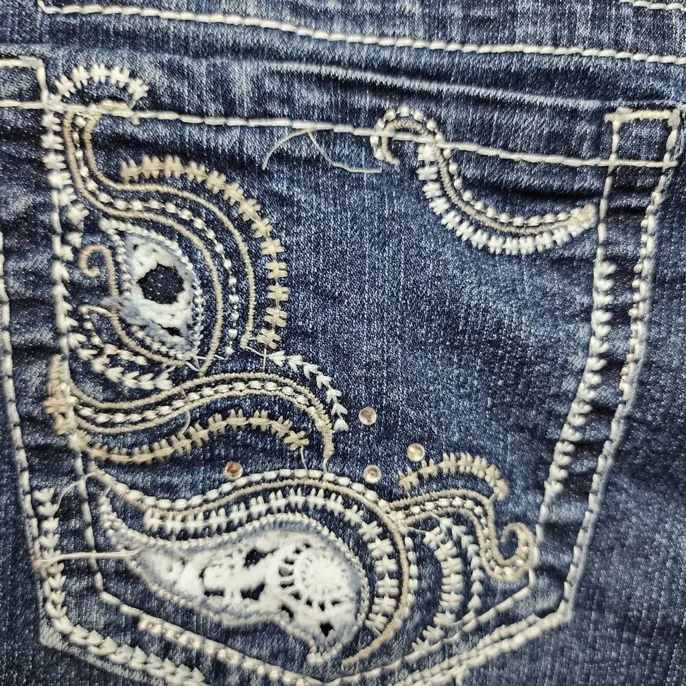 Rue21 Capri Jeans Women’s 11/12 Mid Rise Crop Stretch Denim Cuffed Sequin Pocket - Picture 6 of 12